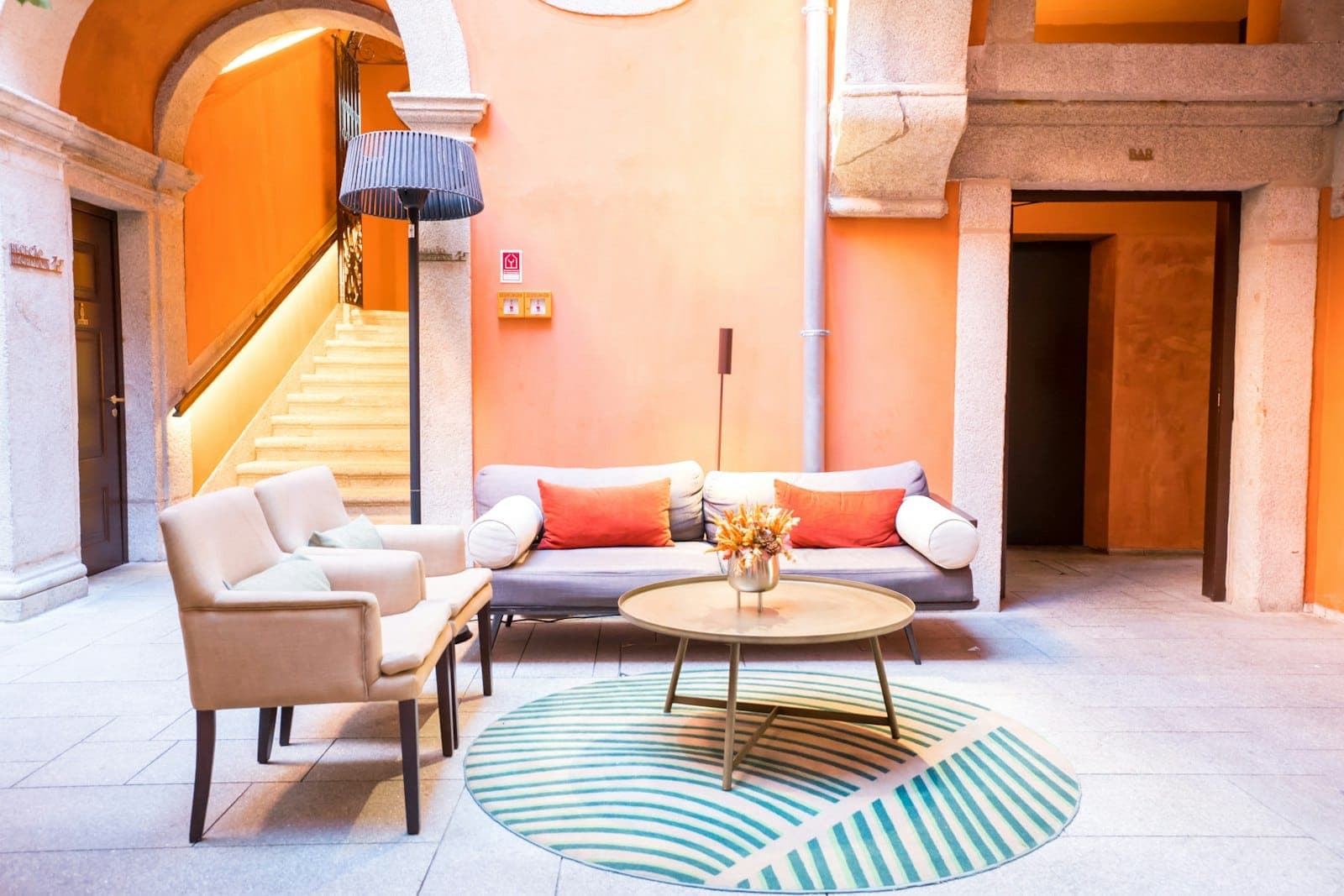 Ontworpen gemeenschappelijke ruimte in een hostel